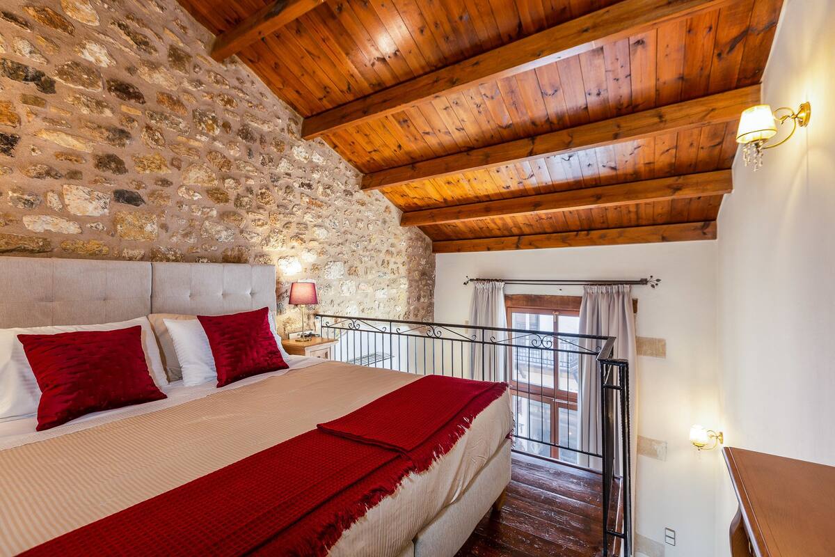 Duplex, Balcony | Desk, soundproofing, WiFi (free), bed sheets