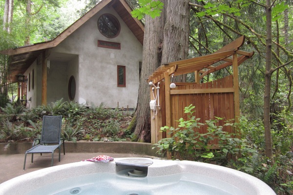 Hot tub view of cottage and shower temple