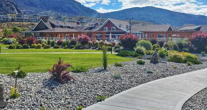 Sandcastle Cottage on Osoyoos Lake Prime location, family friendly.