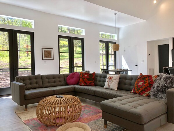 TV, fireplace, stereo