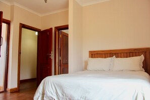 Hus, flere soverom | 8 soverom, skrivebord og sengetøy