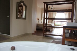 House, Multiple Bedrooms | 8 bedrooms, desk, bed sheets - Mar Azul 16 (Ponta d'Ouro)