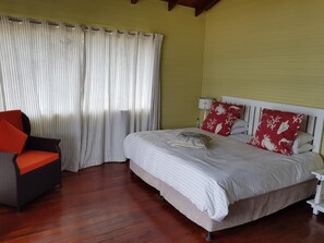 Hus - 6 sovrum | 6 sovrum, skrivbord och sängkläder