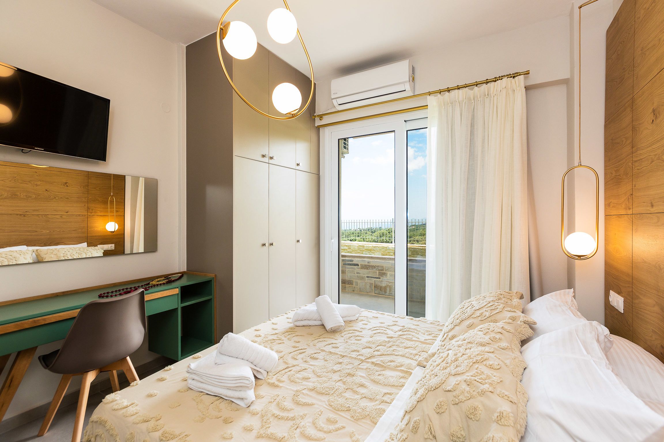 Desk, soundproofing, iron/ironing board, free WiFi