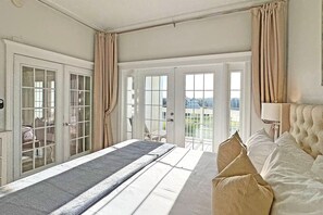 3 bedrooms, iron/ironing board, bed sheets