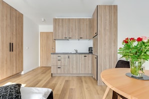 Private kitchenette - Apartinfo Apartments Waterlane Island (Gdansk)