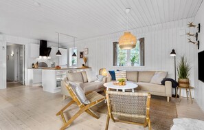 TV, fireplace, table football - Cozy home in Blåvand with sauna (Blåvand)