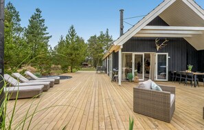 Outdoor dining - 3 bedroom lovely home in Blåvand (Blåvand)