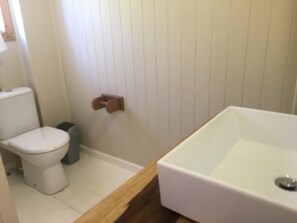 House, 3 Bedrooms | Bathroom | Deep soaking tub, towels - Mar Azul 27A (Ponta d'Ouro)