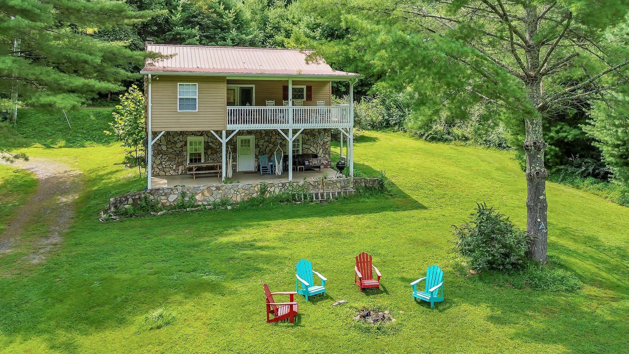 Roxy's Riverfront Playhouse on the New River - Fire Pit
