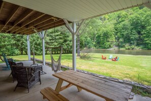 Outdoor dining - Roxy's Riverfront Playhouse on the New River - Fire Pit (Crumpler)