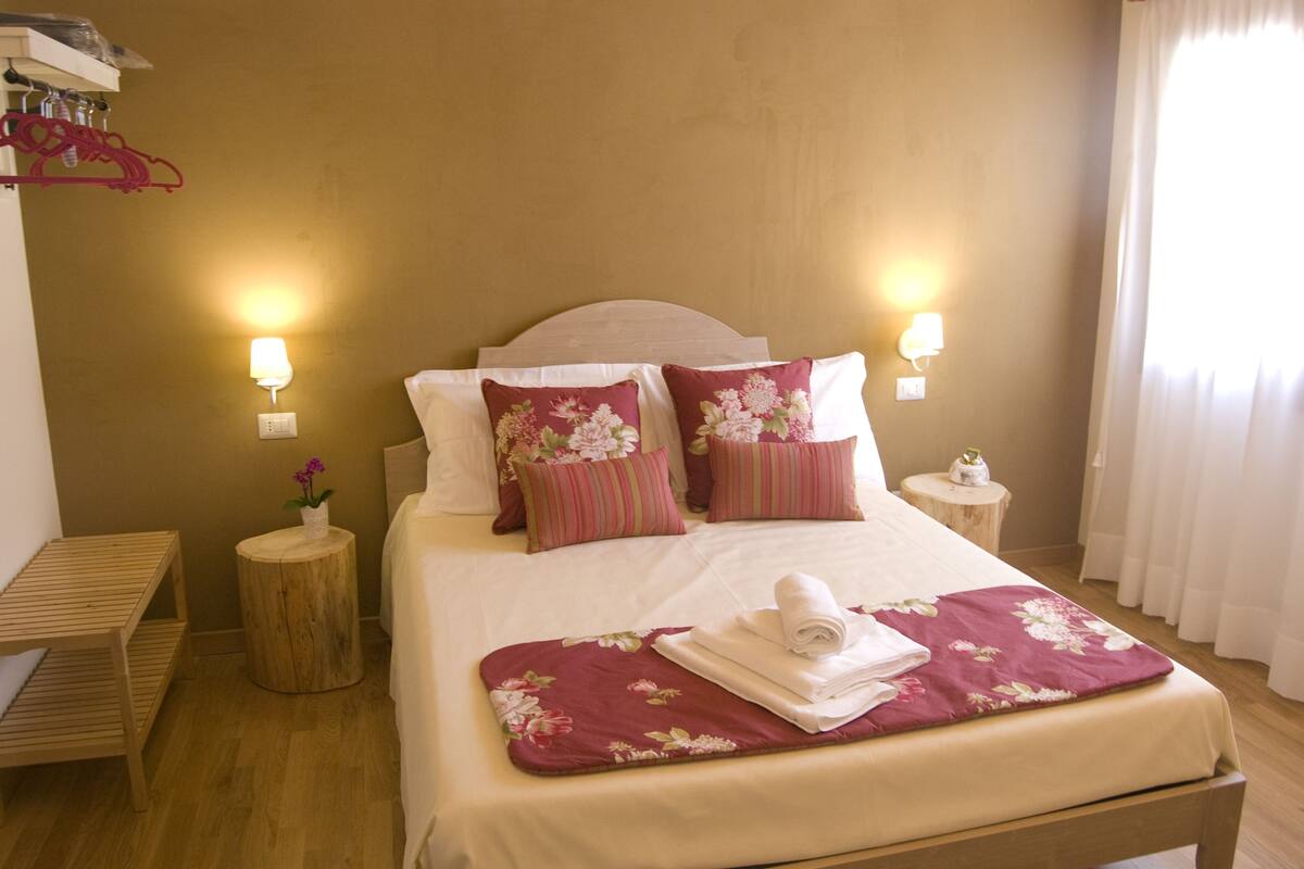 Double Room (Noce Greca) | In-room safe, desk, blackout drapes, soundproofing