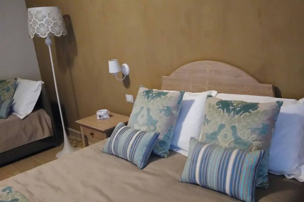 Triple Room, Garden View (Colapesce) | In-room safe, desk, blackout drapes, soundproofing
