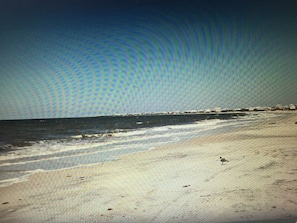 Sur la plage, chaise longue, serviettes de plage