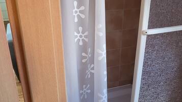 Apartment, Private Bathroom, Garden View (Seeräubernest) | Bathroom