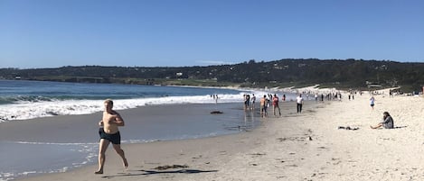 Beach nearby, sun-loungers, beach towels