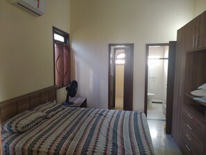 3 bedrooms, free WiFi, bed sheets, wheelchair access