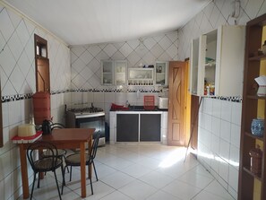 Frigorífic, microones, forn i placa de cuina 