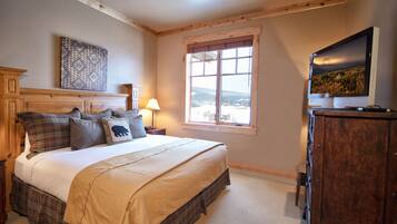 2 slaapkamers, een bureau, een strijkplank/strijkijzer, gratis wifi