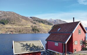 Exterior - 2 bedroom gorgeous home in ølensvåg (Ølensvåg)