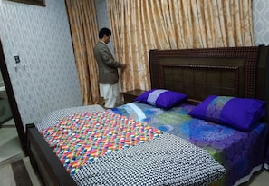 4 bedrooms, iron/ironing board, WiFi