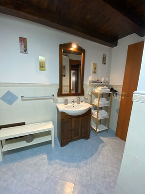 Shower, hair dryer, bathrobes, slippers - Palazzo Rea (Palermo)
