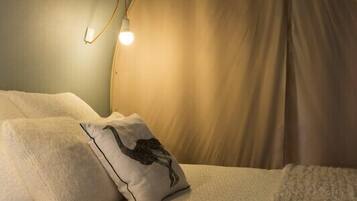 Tienda de campaña, varias camas | Ropa de cama