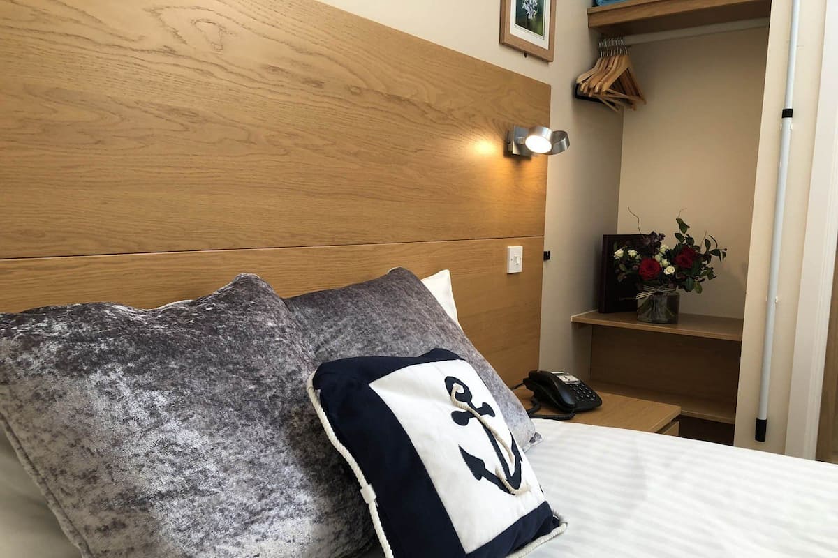 Habitación doble estándar | Ropa de cama de alta calidad y insonorización