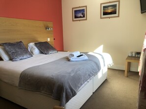 行政双人房, 1 张特大床 | 高档床上用品、隔音、熨斗/熨板、免费 WiFi