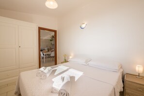 Panoramic-Penthouse, 2 Schlafzimmer, Meerblick, zum Innenhof hin | Hochwertige Bettwaren, Daunenbettdecken, schallisolierte Zimmer