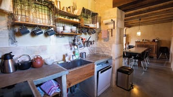 雪櫃、微波爐、焗爐、爐具
