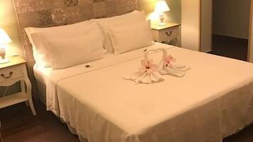 Dreibettzimmer | 1 Schlafzimmer, Schreibtisch, kostenloses WLAN, Bettwäsche