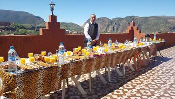 Petit déjeuner composé de spécialités régionales compris tous les jours