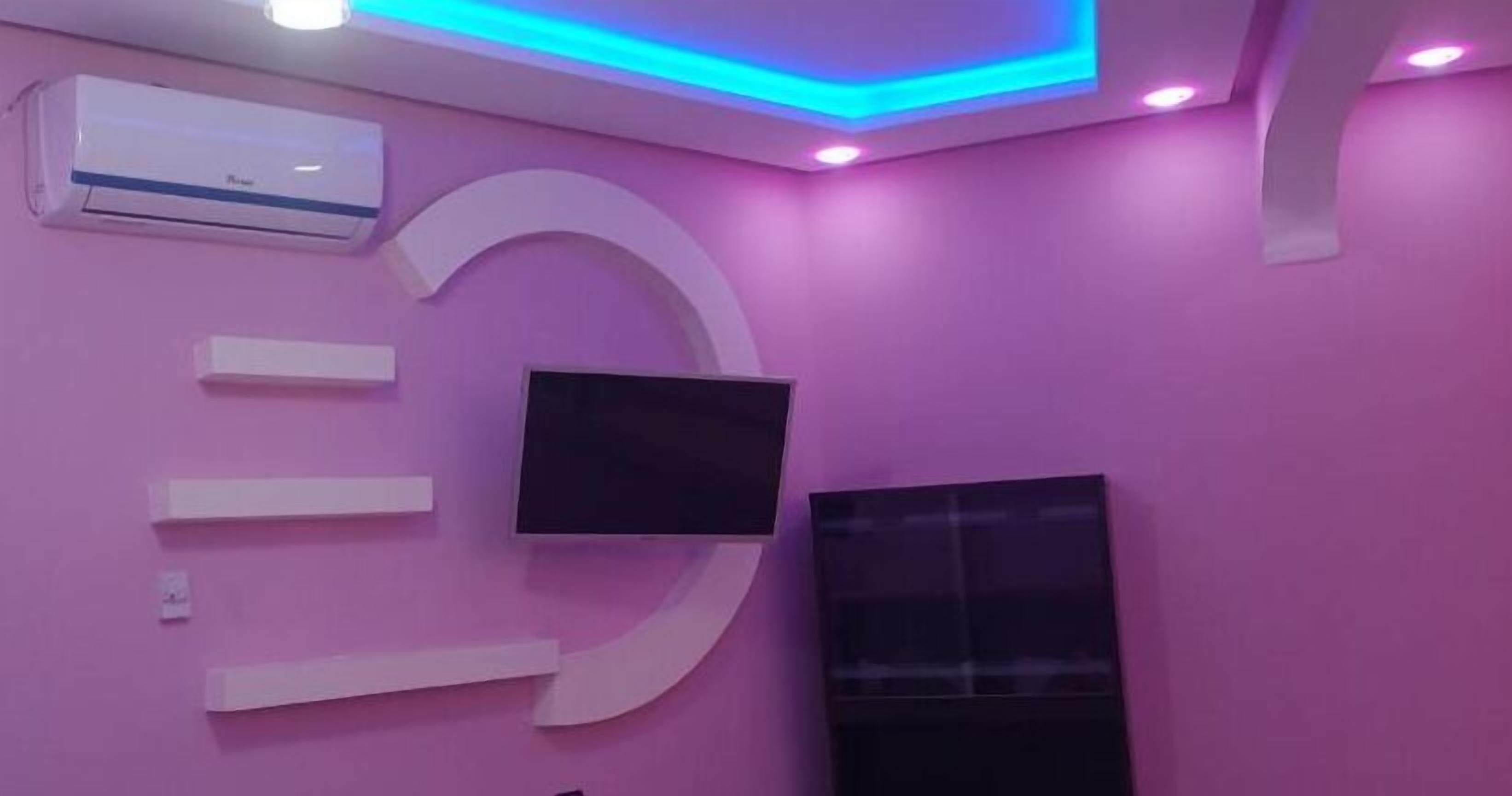 Suite Vue piscine | Minibar, individually decorated, individually furnished, desk