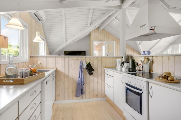 Een koelkast, een kookplaat, een vaatwasser