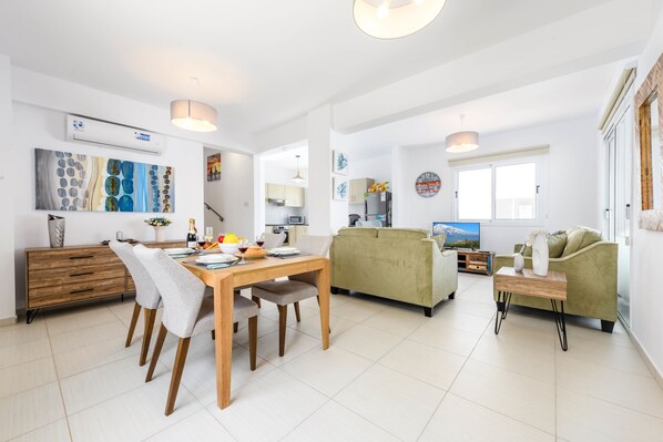 Interior - Nissini Villa 18 (Ayia Napa)