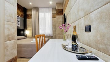 Espresso maker, coffee/tea maker, electric kettle