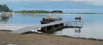 Pysy Madisonin näkymässä: kaunis, tilava, järven koti Madison-järvellä