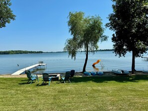 Property grounds - Stay in View of Madison: Beautiful, spacious home on Madison Lake (Madison Lake)