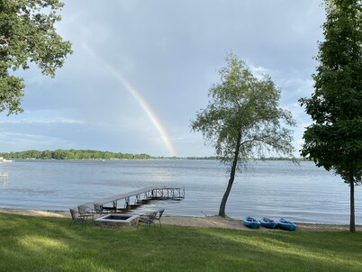 Stay in View of Madison: Beautiful, spacious home on Madison Lake