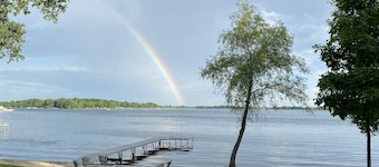 Bleiben Sie im Blick auf Madison: Wunderschönes, geräumiges Haus am Madison Lake