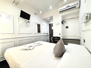 Economy tweepersoonskamer | 1 slaapkamer, een bureau, geluiddichte muren, gratis wifi