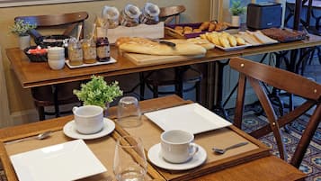 Frokostbuffé mot et tillegg i helgene