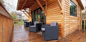 Deluxe Chalet, 1 Double Bed, Kitchenette, Garden Area