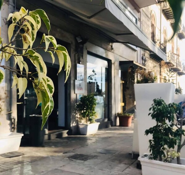 المنشأة من الخارج