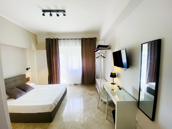 Panoramic Room, 1 Bedroom, Sea View | Premium bedding, memory foam beds, individually furnished, desk - Leone Suite B&B (Palermo)