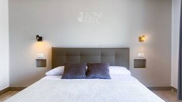 ห้องพาโนรามิก, 1 ห้องนอน, วิวทะเล | เครื่องนอนระดับพรีเมียม, เตียงเมมโมรีโฟม, ตกแต่งพิเศษโดยเฉพาะ, โต๊ะทำงาน