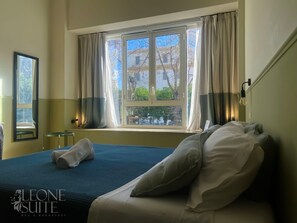Standard Double Room, 1 Queen Bed, City View | Premium bedding, memory foam beds, individually furnished, desk - Leone Suite B&B (Palermo)