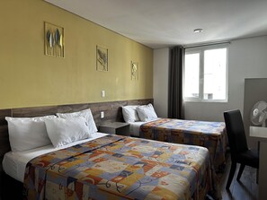 In-room safe, blackout drapes, iron/ironing board, free WiFi - Hotel Teresita (Puebla)