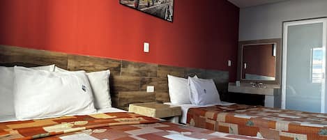 Quarto família, 2 camas de casal | Cofres nos quartos, cortinas blackout, ferros/tábuas de passar roupa